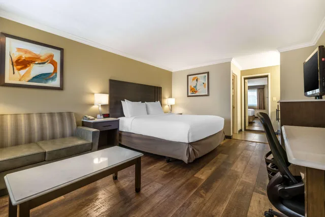 غرفة بسرير كينج، Best Western Plus Orange County Airport North 5/10