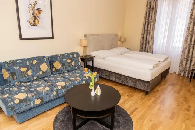 جناح سوبيريور، Hotel Mariahilf 2/6