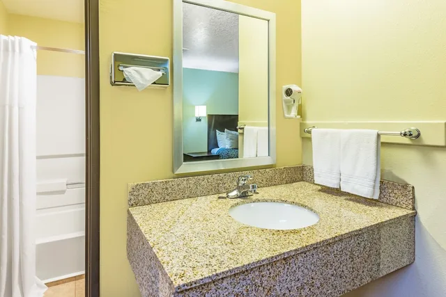 جناح استوديو بسرير كينج، Days Inn by Wyndham Pueblo 3/3