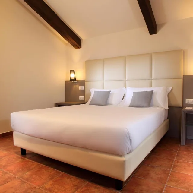 جناح، Hearth Hotel 1/9
