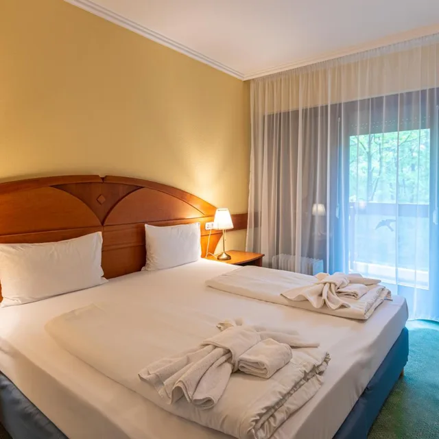 غرفة بسرير مزدوج بإطلالة على المتنزه، HOTEL LOVER 1/6