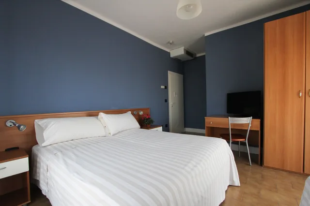 غرفة عائلية بسرير كوين وسرير فردي، Bardolino Hotel 1/4