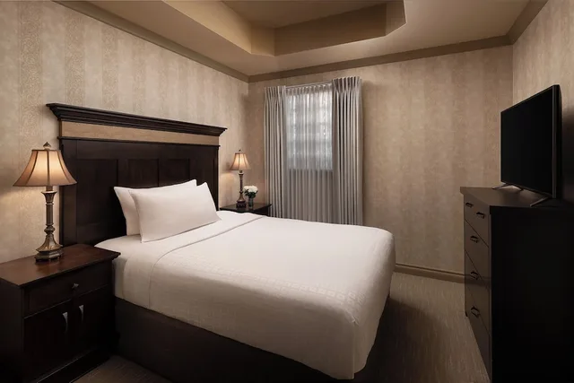 2 Bedrooms, Suite, King and Queen Bed, Sofa, The Royal Kelowna 1/8