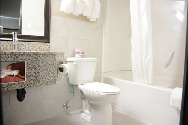 غرفة قياسية بسريرين كوين للمدخنين، Travelodge by Wyndham Lethbridge 3/5