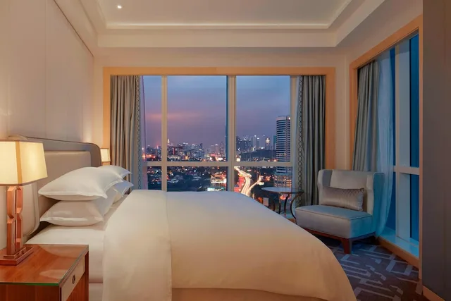جناح كلوب بسرير كينج بغرفة نوم واحدة، Sheraton Petaling Jaya Hotel 1/4
