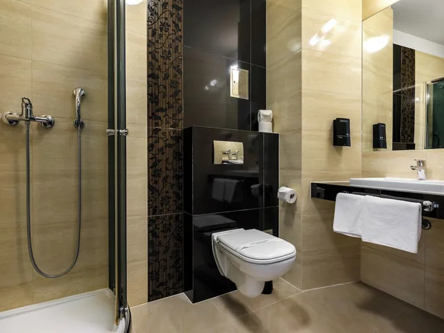غرفة سوبيريور ثلاثية بسرير مزدوج مع أريكة، Rezydent Hotel 10/10