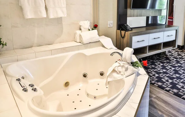 جناح بسرير كينج بجاكوزي، Baymont by Wyndham Medicine Hat 7/10