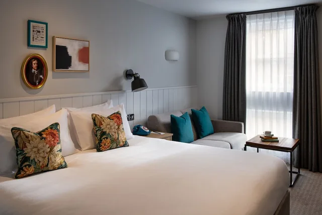 Comfy, Family, Queen Bed, Sofa, Lady Anne Middletons Hotel 1/1