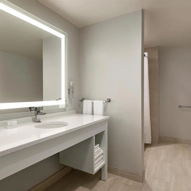Suite, 2 Queen Beds, Gulf View, Bathtub, Accessible، Embassy Suites by Hilton Panama City Beach Resort 8/10