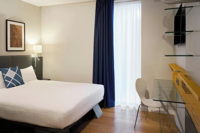 Standard, Double Bed, Four Points Flex by Sheraton Cardiff 1/6