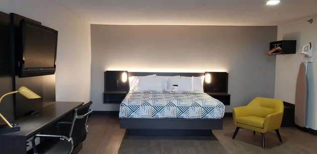جناح، Motel6 Kewanee, IL 1/10