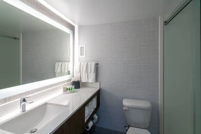 غرفة قياسية بسريرين كوين لذوي الإعاقة، Holiday Inn Huntsville Research Park 2/3