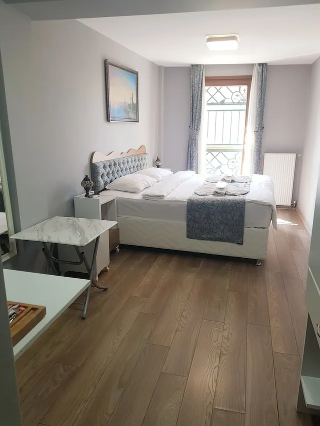 Deluxe, King Bed, Garden View, Elite Aparts By MK 4/7