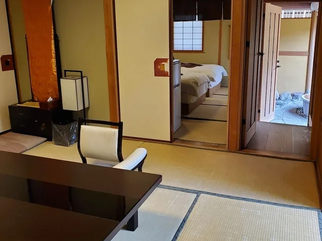 Interior, Twin Beds, Outdoor Bath، Yufuin Santokan 3/3