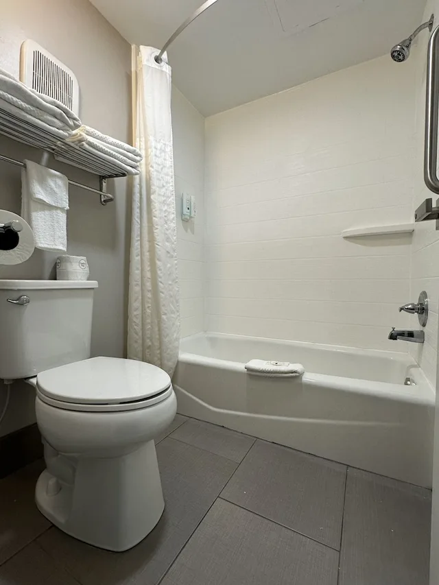 غرفة بسريرين مزدوجين لذوي الإعاقة، Quality Inn Calhoun North I-75 5/7