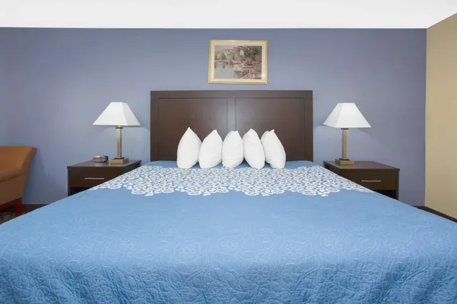 غرفة قياسية بسرير كوين، Days Inn by Wyndham North Platte 1/5