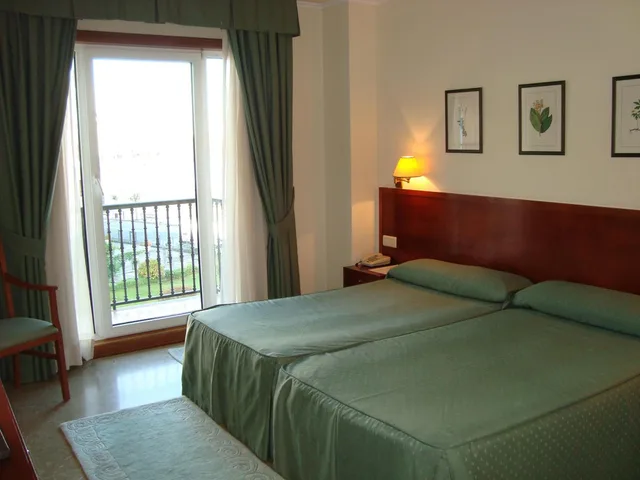 Room, Twin Beds, with Extra Bed, Bahia Bayona Hotel 1/3