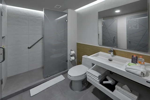 غرفة سوبيريور بسرير كينج، City Express Plus by Marriott Merida 3/3