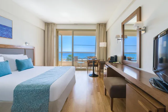 غرفة سوبيريور بسرير كينج، Golden Bay Beach Hotel 1/4