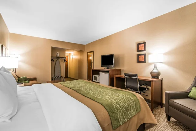 غرفة قياسية مفردة بسرير كينج لذوي الإعاقة، Quality Inn & Suites Towanda PA 1/5