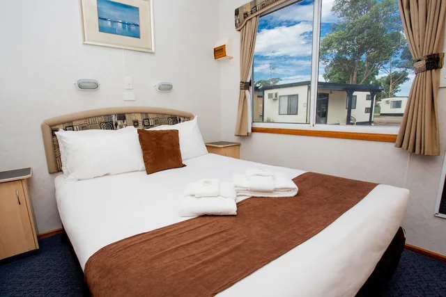 كابينة عائلية بأسرّة بطابقين وسريرين كوين، Bendigo Park Lane Holiday Park 1/2
