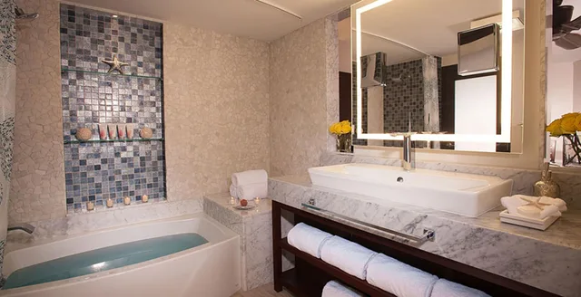 غرفة غراند فاخرة بسرير كينج بغرفة نوم واحدة بإطلالة جزئية على البحر، Sandals Grenada – Adults Only 3/4