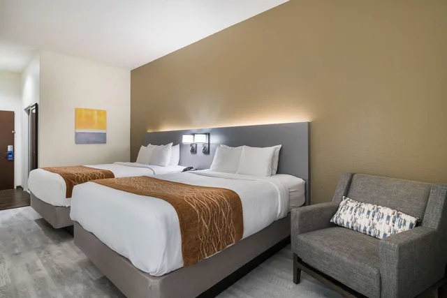 غرفة بسريرين كوين، Comfort Inn & Suites Victoria North 2/5