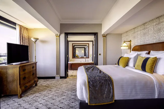 جناح بسرير كينج، Hotel Barsey By Warwick 1/2