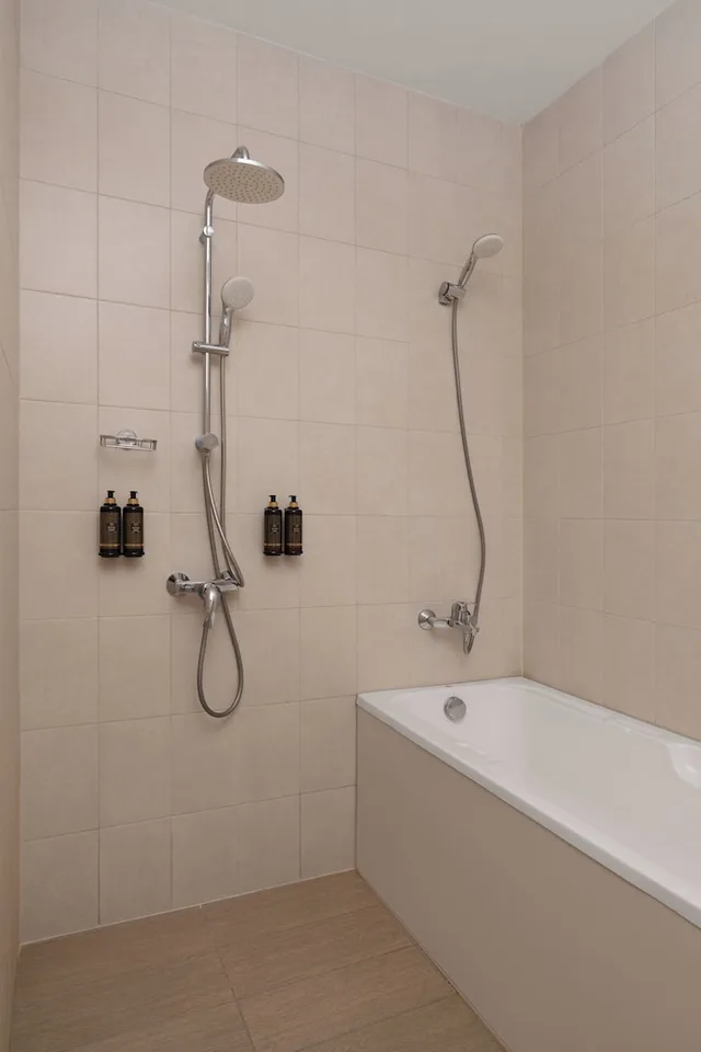 جناح بسرير كينج، Ani Grand Hotel Yerevan 9/10