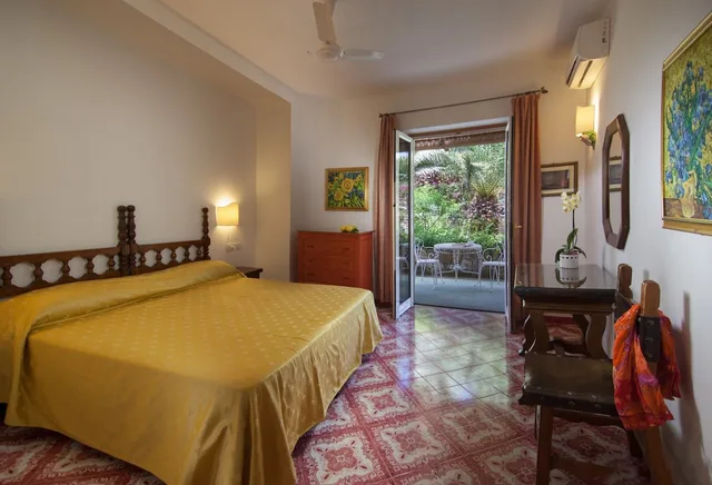 غرفة قياسية بسرير مزدوج بإطلالة على الفناء، Hotel Semiramis 1/10