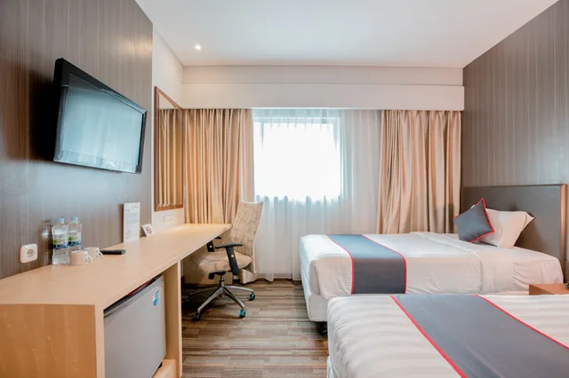 غرفة قياسية بسريرين منفصلين، Collection O 7 Hotel Melawai 3/4