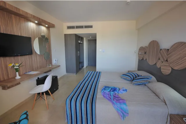 غرفة بسرير مزدوج أو سريرين منفصلين بإطلالة على البحر، Nelia Beach Hotel & Spa 2/3