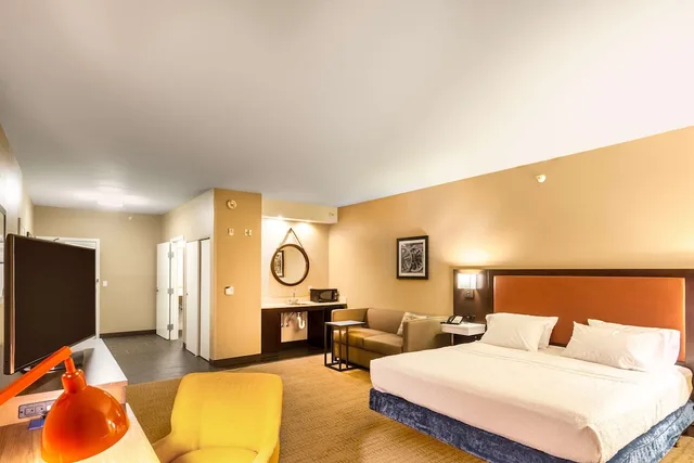 استوديو بسرير كينج مع أريكة لذوي الإعاقة، Hampton Inn Laramie 4/8