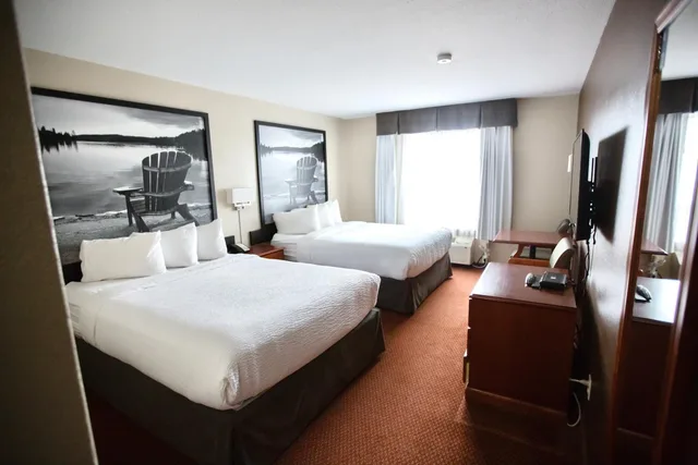 Room, King Bed, 2 Queen Beds, Pet Friendly, Smoking, Super 8 by Wyndham Whitecourt 1/5