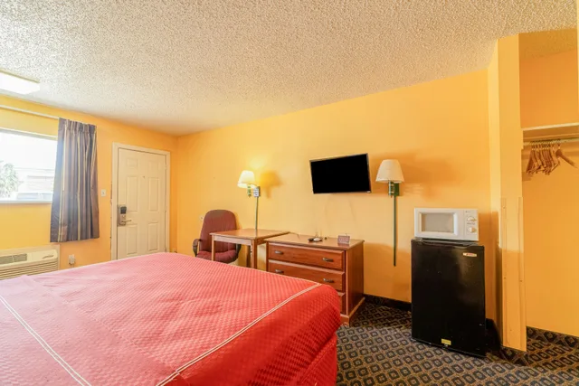 غرفة بسرير كينج لغير المدخنين، OYO Budget Inn Falfurrias Hwy 281 5/9