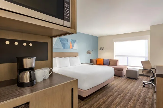 Guest Room, Den, Accessible، Hyatt House Bryan/College Station 2/4