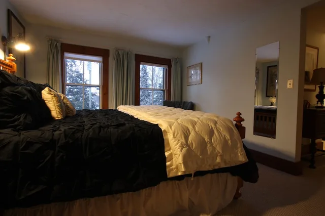جناح بسرير كينج وسرير فردي، Follansbee Inn 2/2
