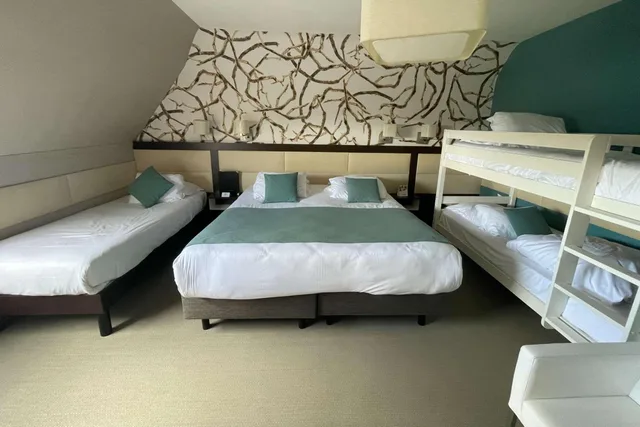 Room, Quintuple، The Originals Hotel La Marebaudiere 4/7