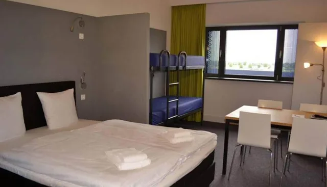 غرفة عائلية بسرير مزدوج وسريرين منفصلين، Fletcher Wellness-Hotel Helmond 1/1