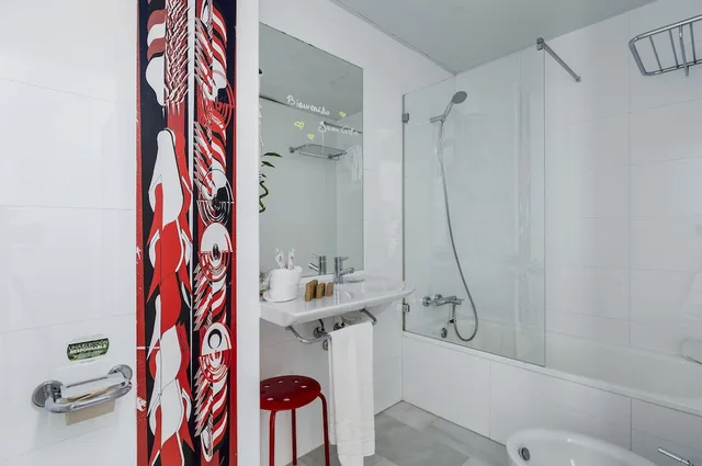 Deluxe, Twin Beds, City or Patio View، Del Pintor 7/7