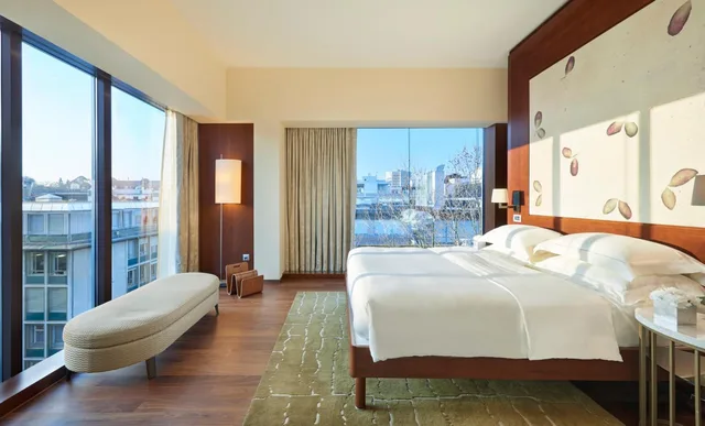جناح ركني بسرير كينج بغرفتي نوم، PARK HYATT ZURICH 1/9