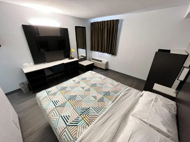 غرفة بسرير كوين، Motel6 Council Bluffs, IA - Omaha East 8/10