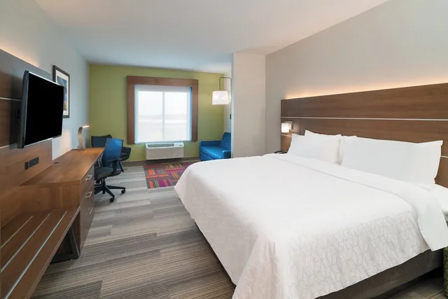 جناح بسرير كينج مع أريكة لذوي الإعاقة، Holiday Inn Express Suites St Peters 3/4
