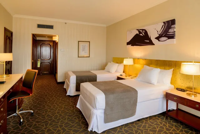 غرفة بسريرين منفصلين، Radisson Montevideo Victoria Plaza Hotel 4/10