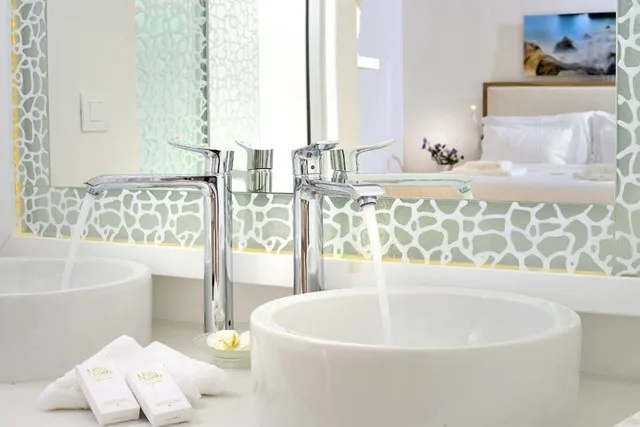 جناح تنفيذي بسرير كينج وسريرين منفصلين بإطلالة على البحر بحوض جاكوزي، Nissaki Boutique 7/10