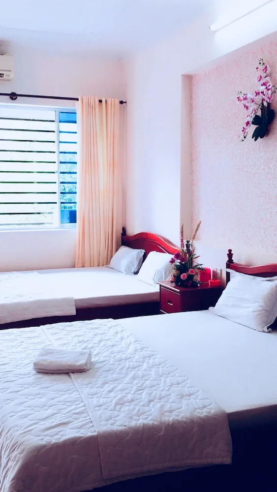 غرفة عائلية بفراش فوتون وسريرين كينج بشرفة، Quang Diep Hostel 1/1