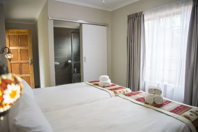 غرفة قياسية بسريرين منفصلين، Tsumeb Backpackers 5/10