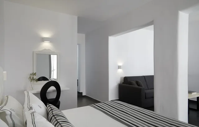 White, Family, King Bed, Garden View, Sofa، Kalisti Hotel And Suites 4/6