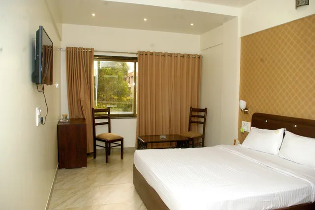 غرفة ديلوكس بسرير مزدوج، HOTEL GULMOHAR PRIDE 2/5