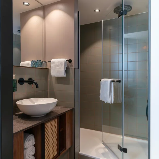 Roomy, Deluxe, Double Bed، Cocoon Salzburg 10/10